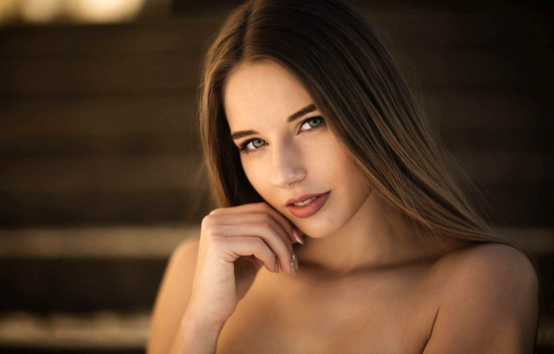 Naked beauties brown -haired