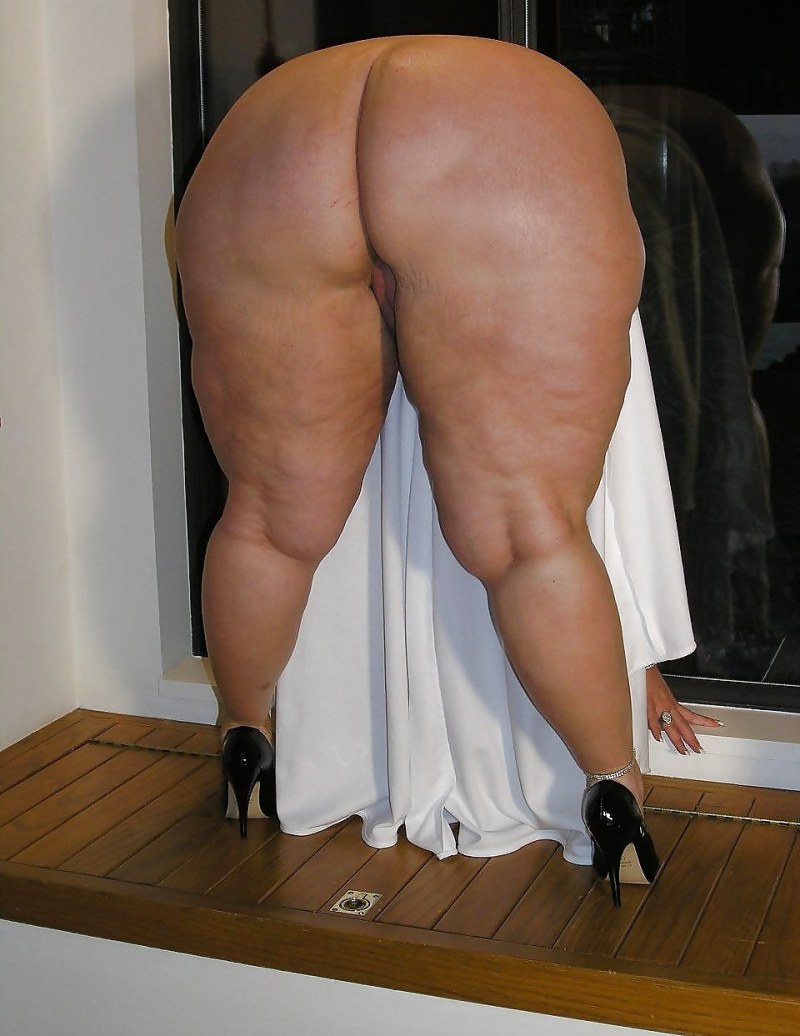 Thick Crossed Legs Naked feet