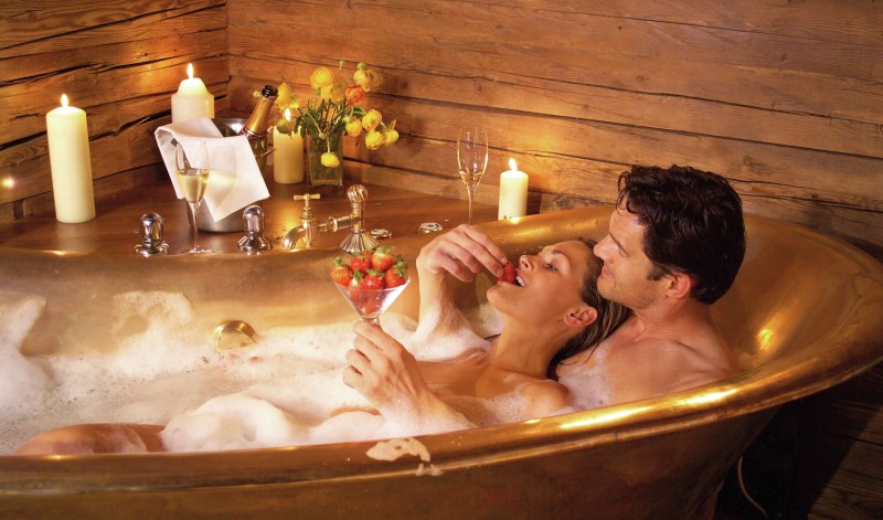 Naked girls in a bathhouse with men