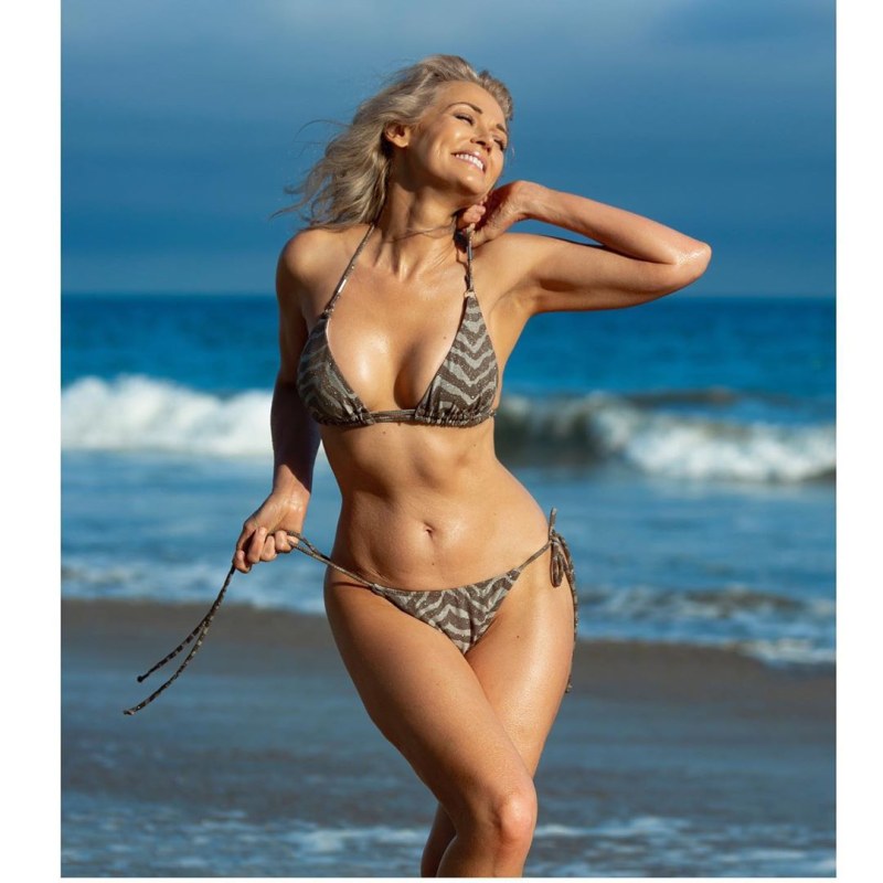 Slender aunts in age