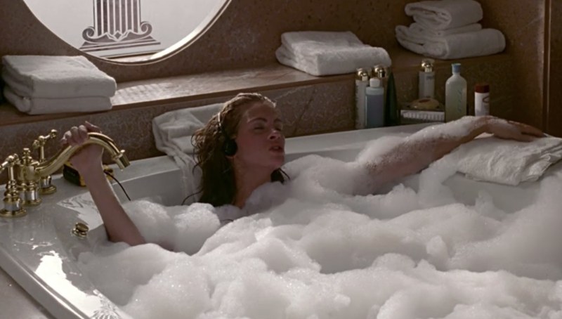 Julia Roberts Beauty in the bath