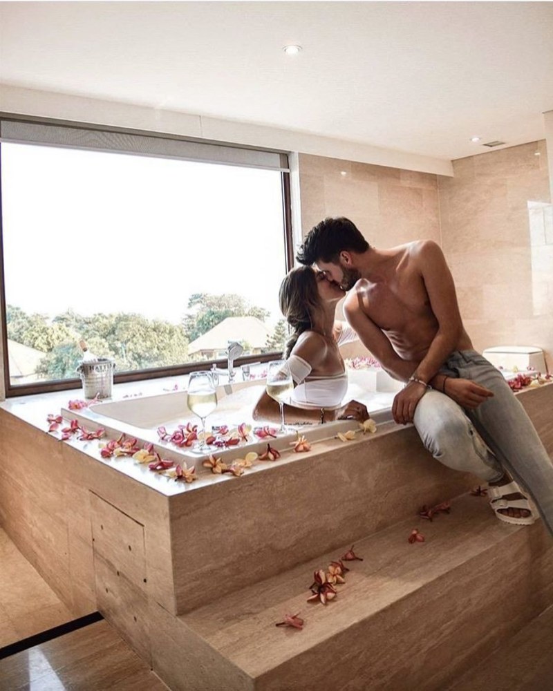 Pair in the bath romance