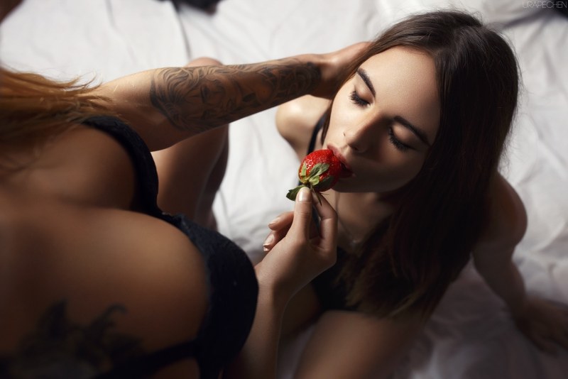 Wallpaper on the phone girl