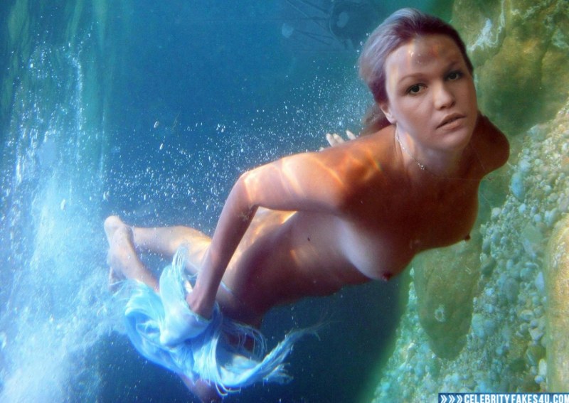 Julia Stiles naked in the film