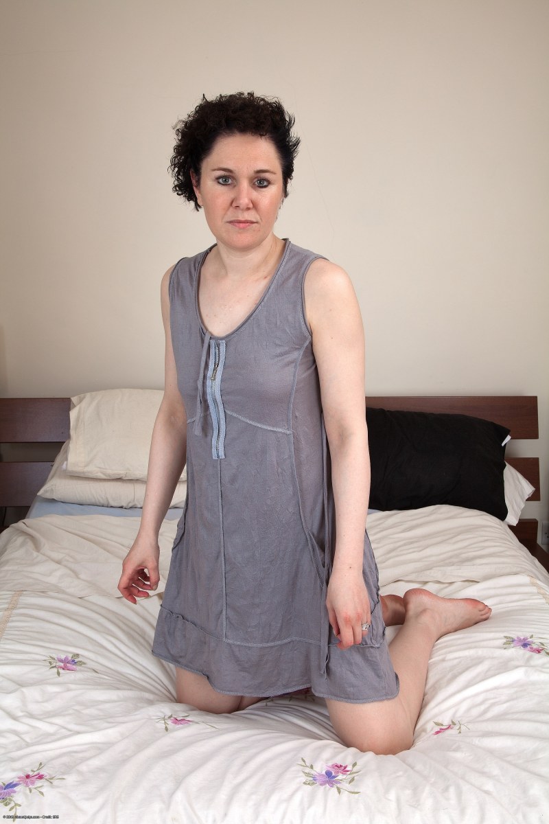 Mature hairy in the bedroom