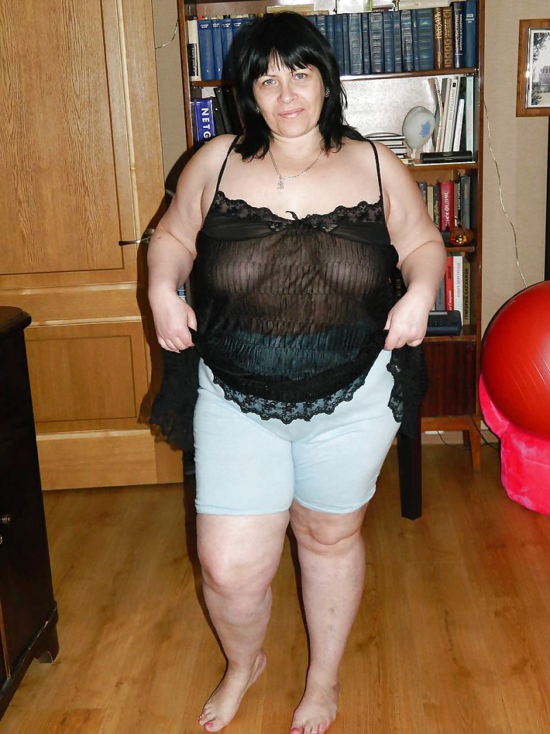 Old thick old women without panties near the webcam