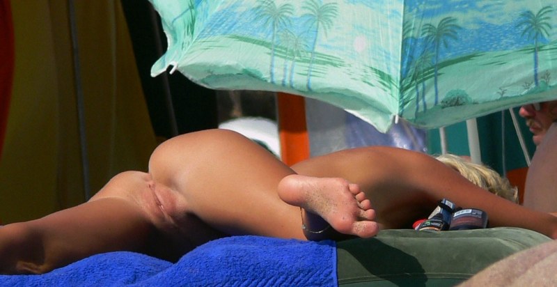 Masturbation of girls on the beach