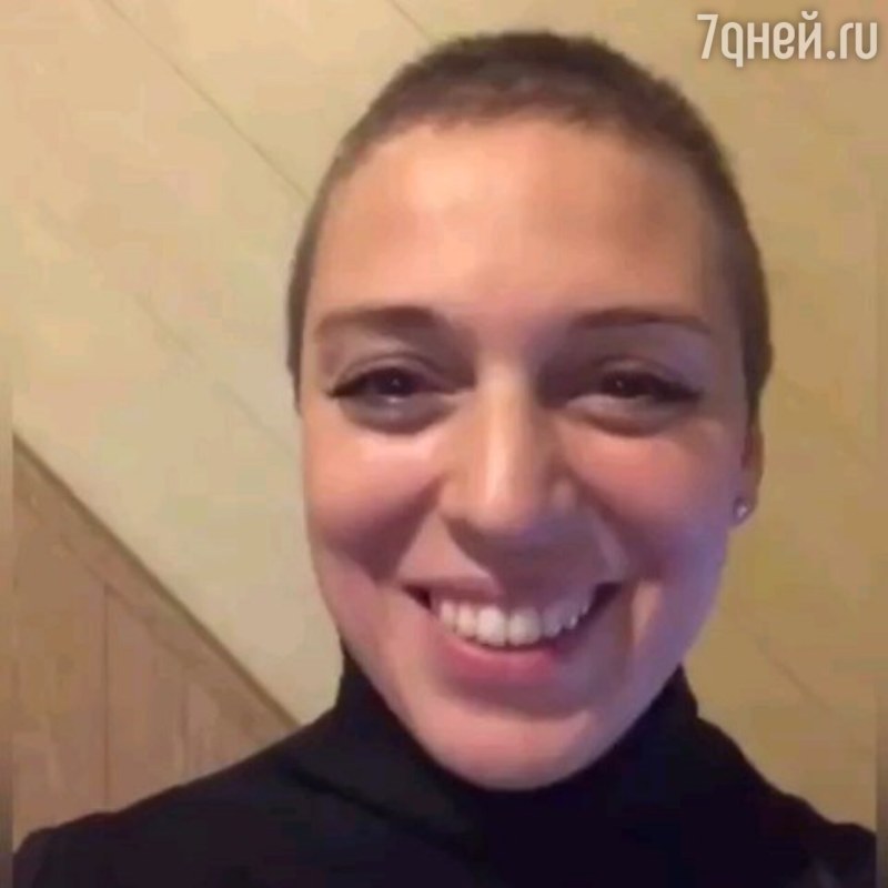 Young Nelly naked in a chair