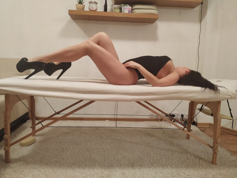 Erotic massage table