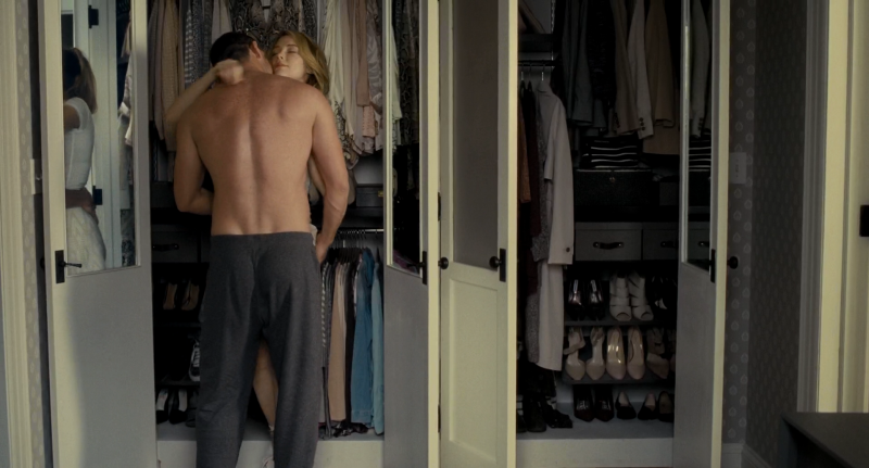 Margot Robbie in the train compartment