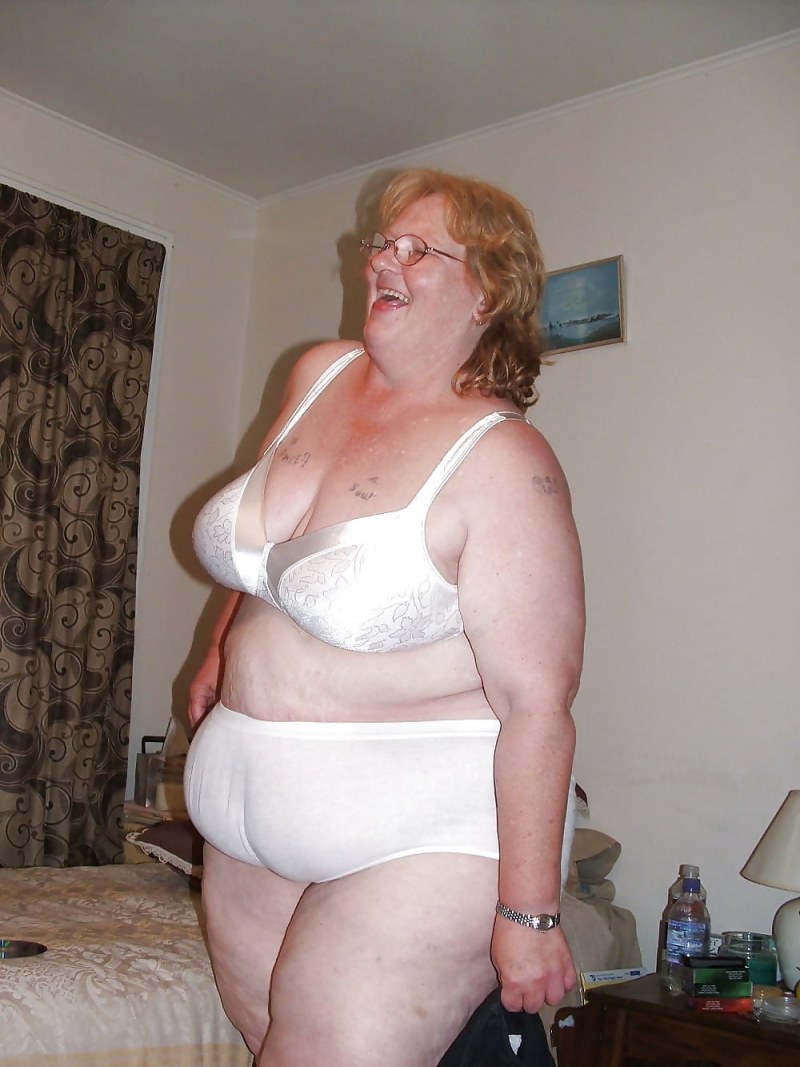 Naked full elderly women