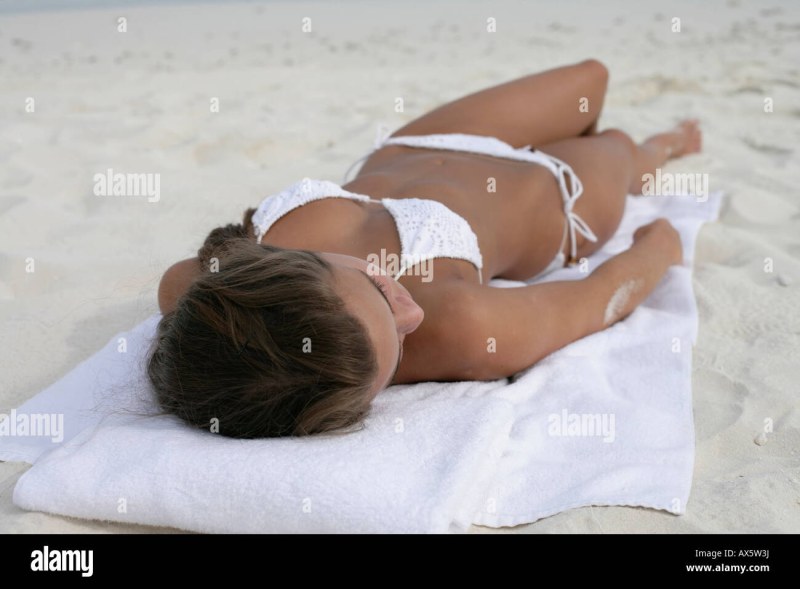 Photo under the blanket girl bikini