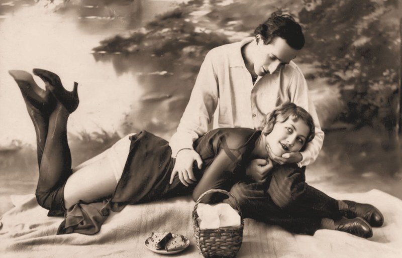 Retro women with boys