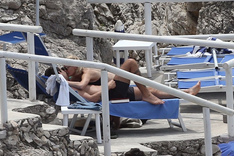 Husha ha ha ksuma Robin Wright