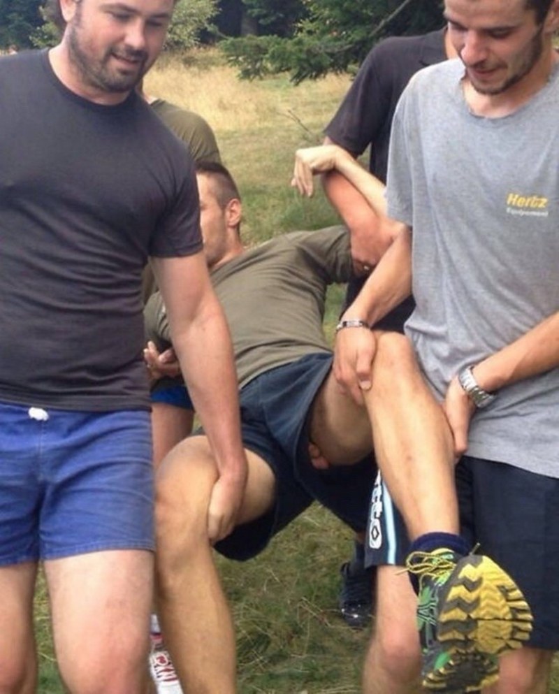 Girls in short skirts XXX