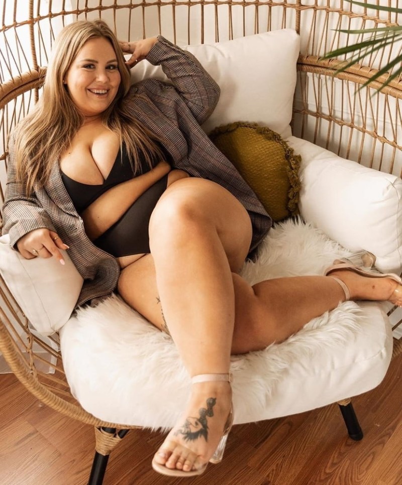 Mature bbw in mini naked