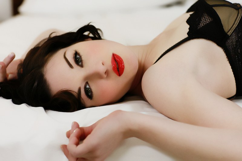 Jessica Stoyadinovich in linen