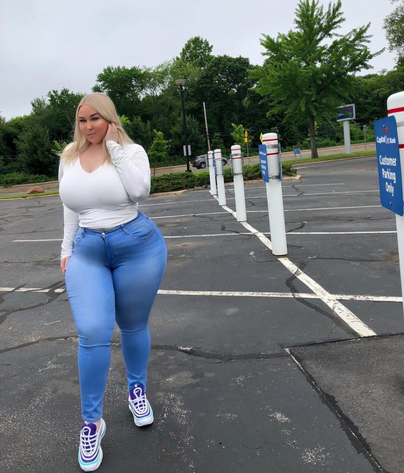 Big hips of mature bbw