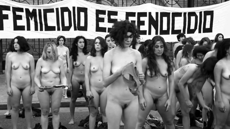 The girl undressed in protest