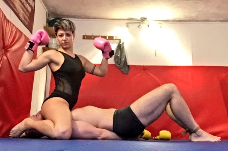 The dominance of muscular women