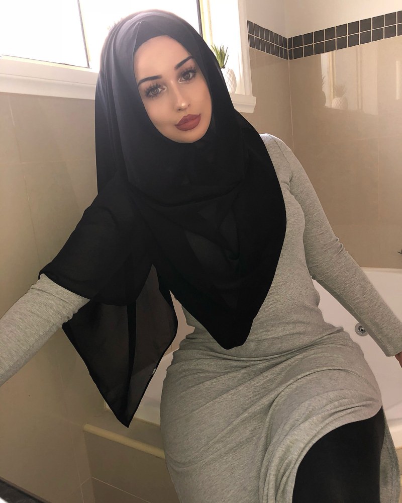 Fireuza Miss Iran in a hijab