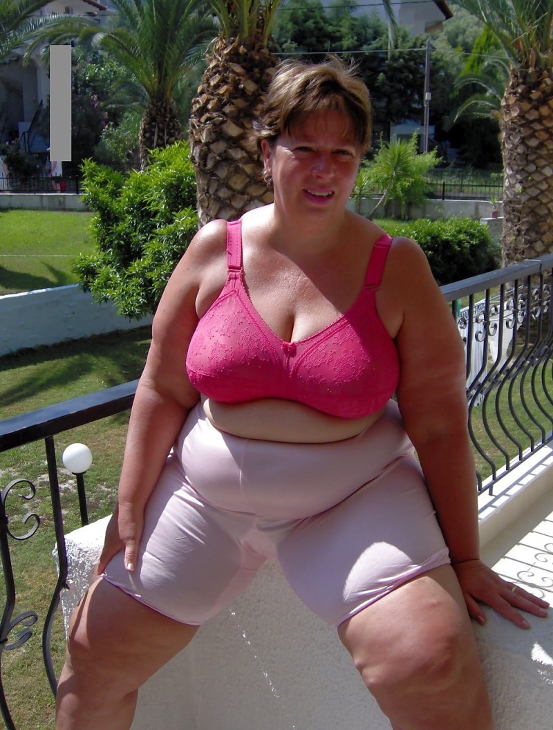 Aunts with thick thighs