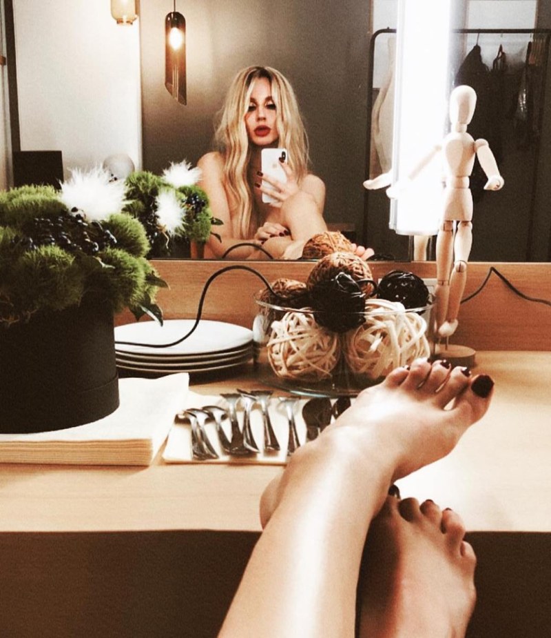 Svetlana Loboda legs