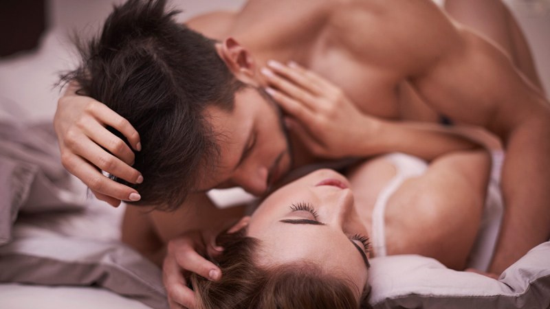 Chloe Temple Has Threesome Sex with Pilot's BBC