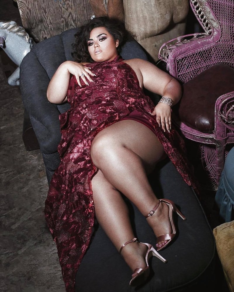 Full Thights in the Mini 587 - 20 Pics Xhamster