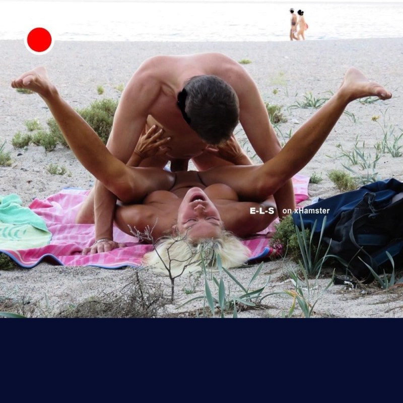 Erotic moments on the beach
