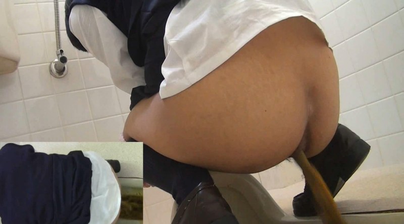 Love Rachelle 2 sits toilet