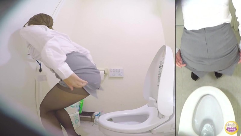 Schoolchildren fuck in the toilet