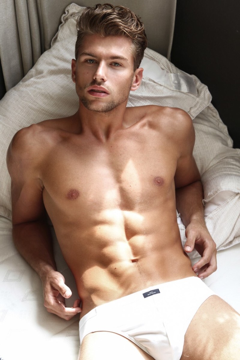 Justin Clynes torso