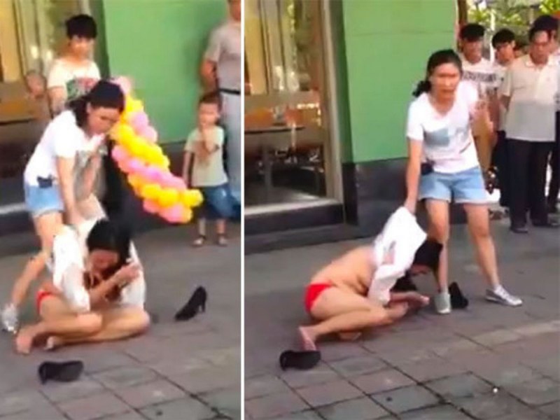 The girl undresses in public