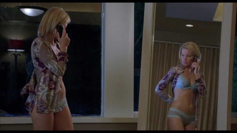 Elizabeth Banks Hi Bill in underwear