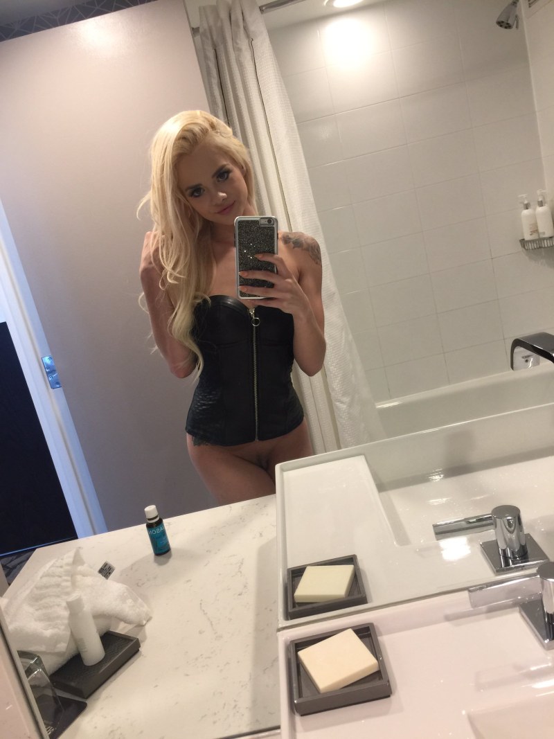 Elsa Jin in the bathroom selfie