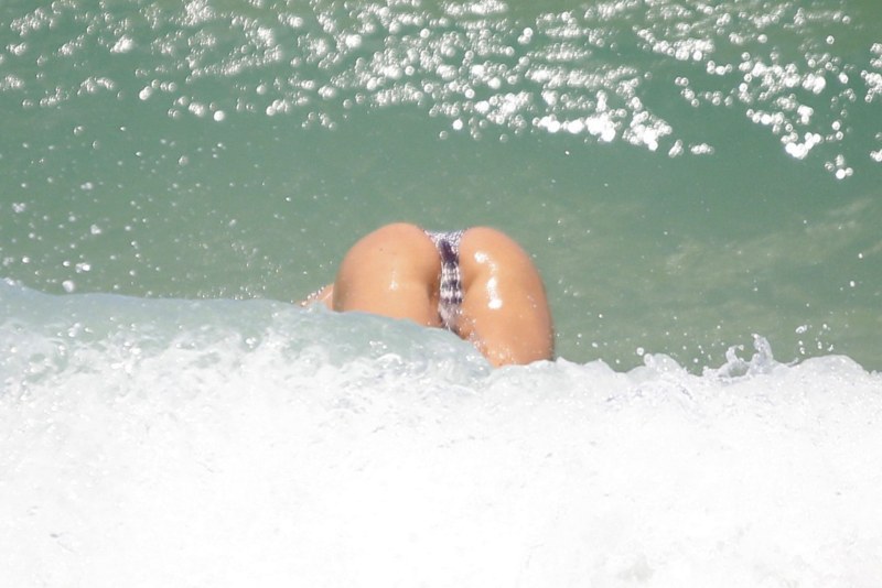 Alessandra Ambrosio naked