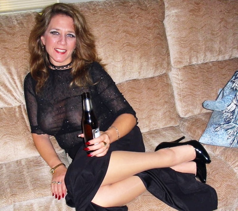 Mature amateur hidden