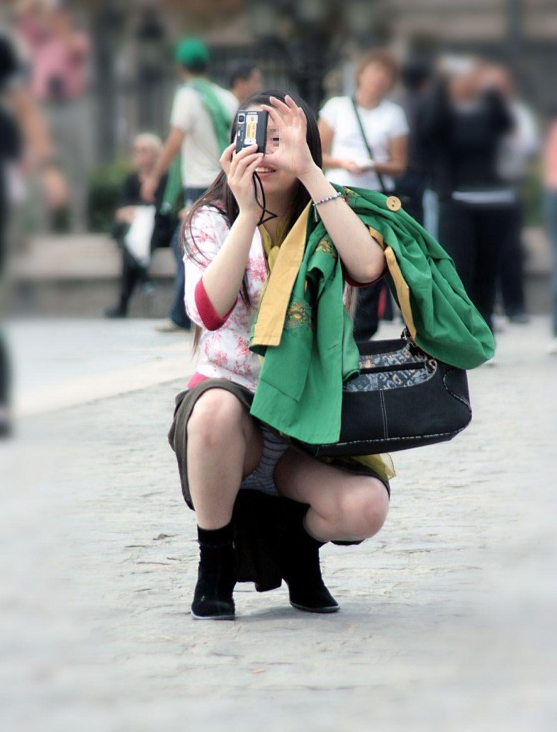 Under the skirt of women on the street