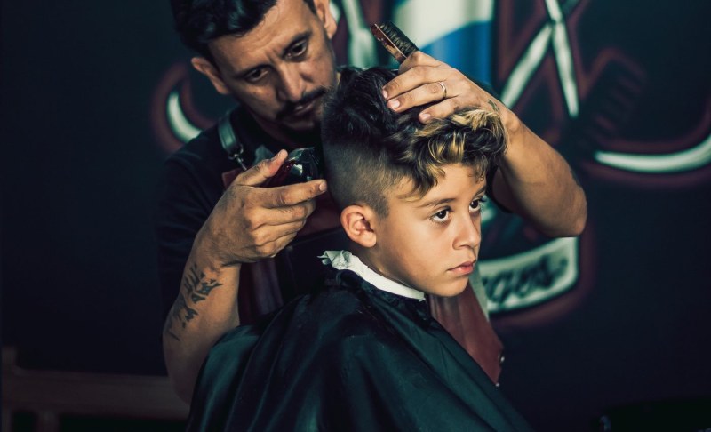 Kiss Mom and Daughters on the lips