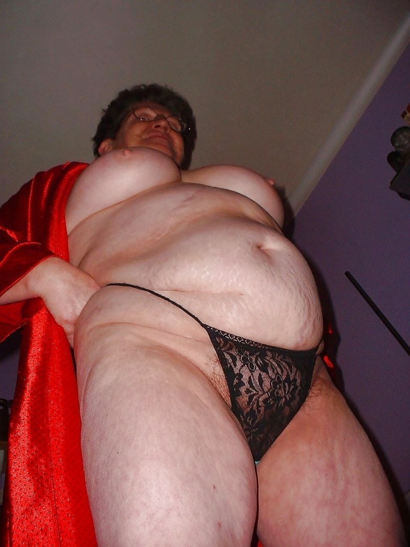 Mature bbw in shorts