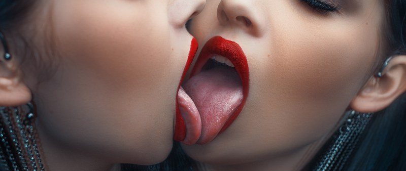 Girls lick wet pussies