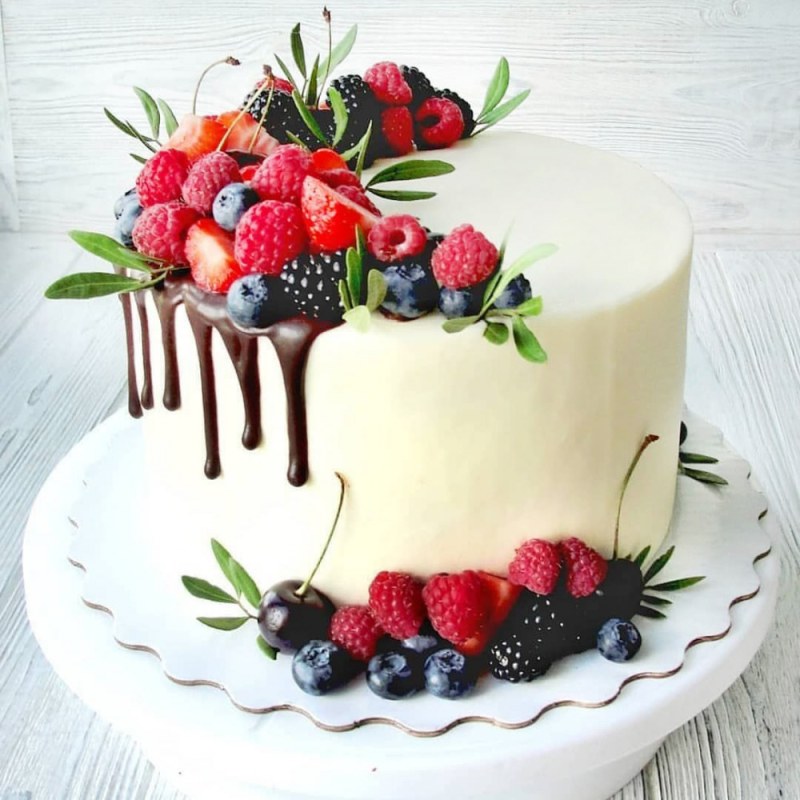 Happy birthday strawberries with flowers