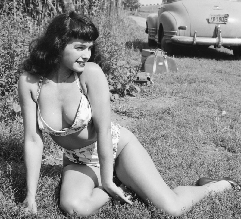 Betty Page Queen Pin-Apa