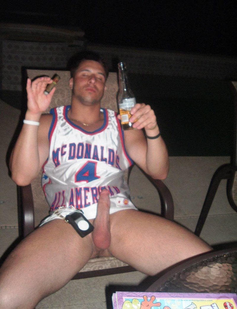 Men's show without panties