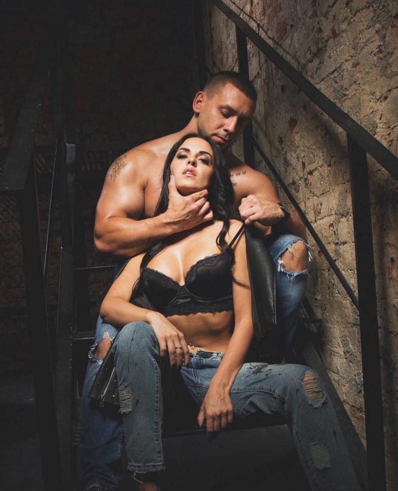 Rachel Kummon muscle nude