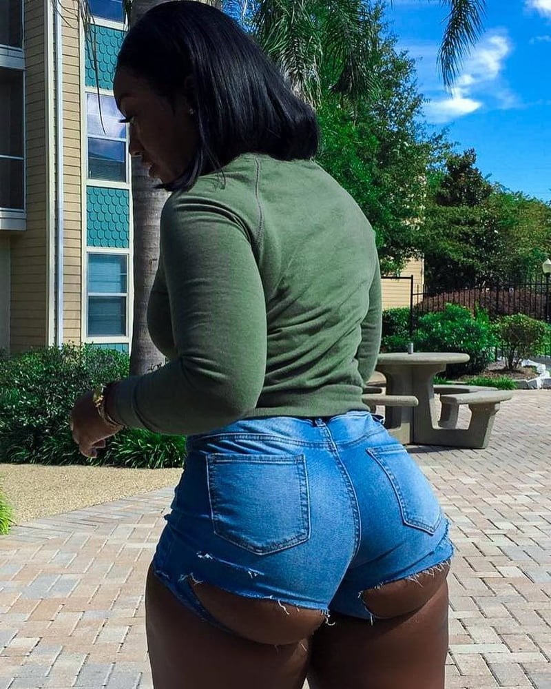 Kendra Last Pop in jeans