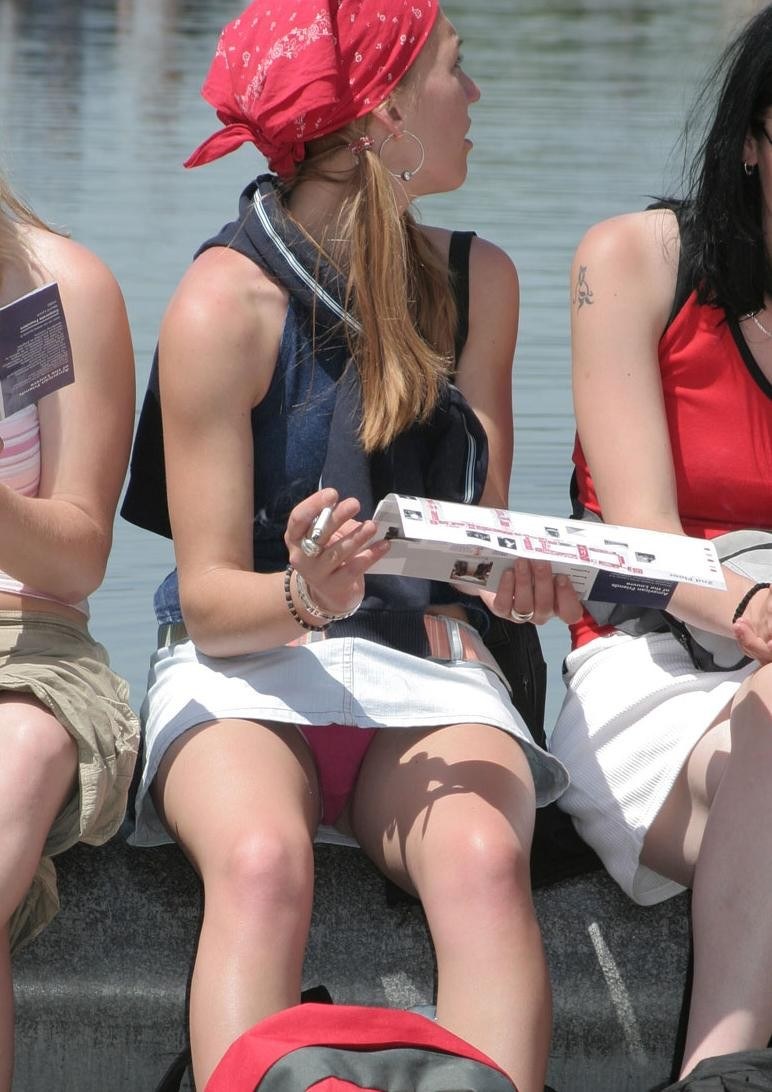 Fallomitator under clothes