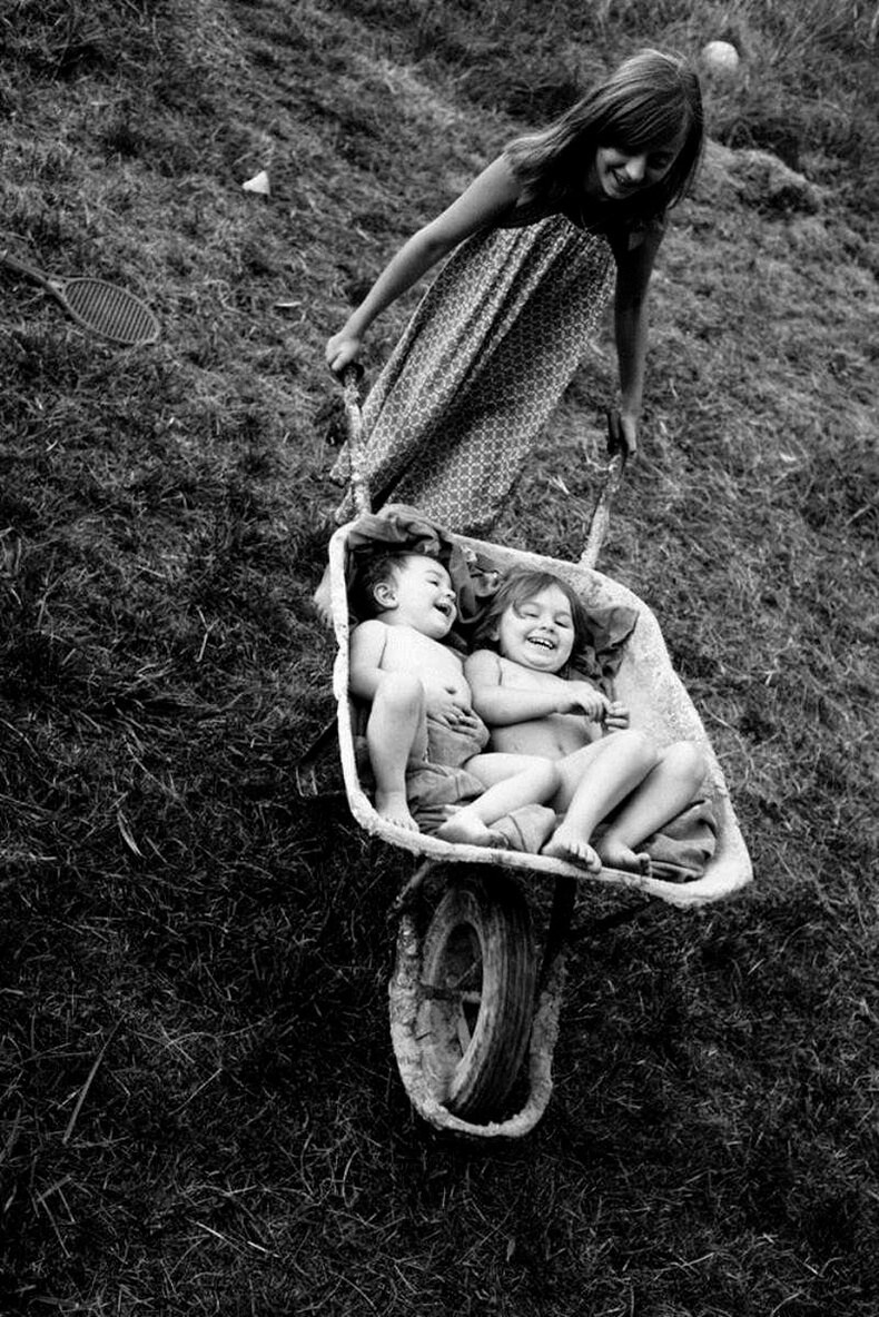 Children in the summer at sea