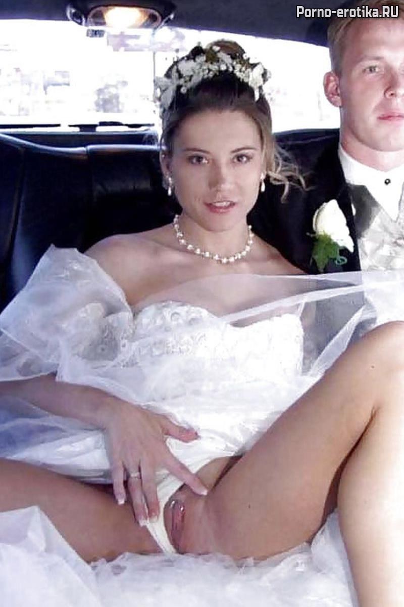 Bride without panties at the wedding